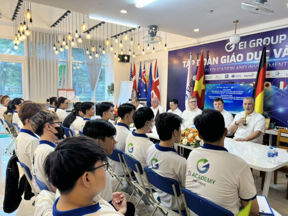 1 Nu Sinh Lo Khong Xinh Dep Con Thap Be Khi Sang Duc Kiem Luong Chuc Trieu