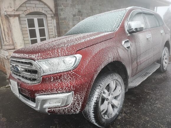 4 Canh Bang Gia Ky Thu Tren Dinh Mau Son Khach Hao Hung Cho San Tuyet