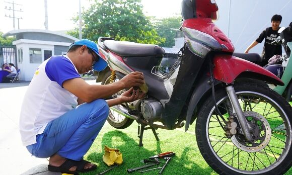 2 Sua Mien Phi Hon Nghin Xe May Cho Cong Nhan Ve Tet