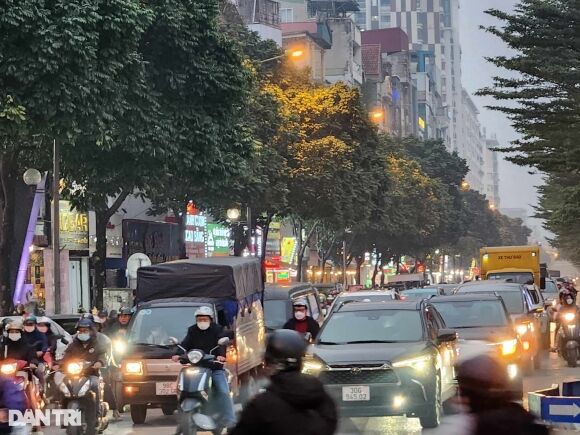 3 Tac Duong O Ha Noi Day Tu 5h Di Bieu Qua Le Let Ngay 8 Tieng Tren Duong