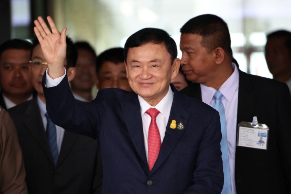 1 Thai Lan Sap Tra Tu Do Cho Cuu Thu Tuong Thaksin