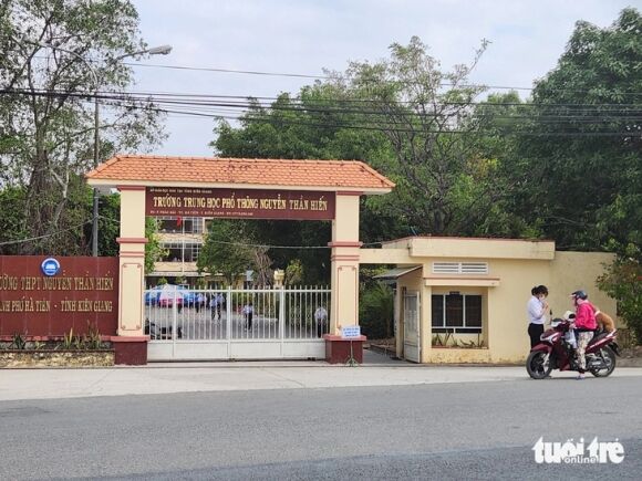 1 Dinh Chi Cong Tac Thay Giao Bi To Lam Hoc Sinh Mang Thai