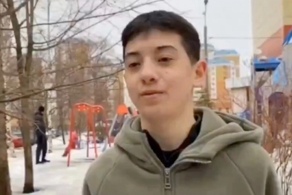 1 Nam Sinh Cuu Hon 100 Nguoi Thoat Chet Trong Vu Khung Bo O Moscow