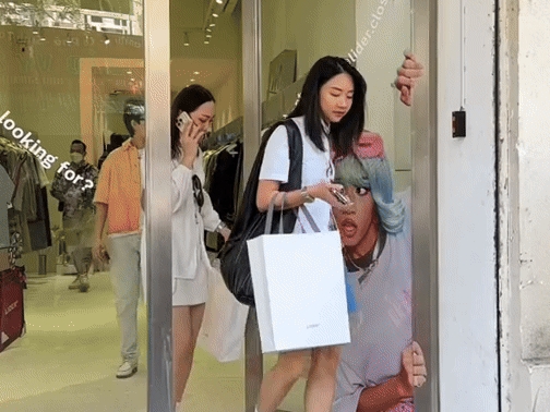 1 Khach Thai Lan Do Xo Sang Viet Nam Mua Quan Ao