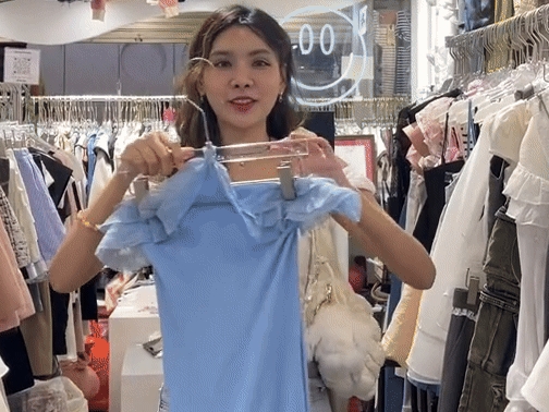 2 Khach Thai Lan Do Xo Sang Viet Nam Mua Quan Ao