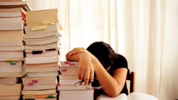 Thi cử thống khổ, sao con em ta vẫn thua xa bạn bè quốc tế?