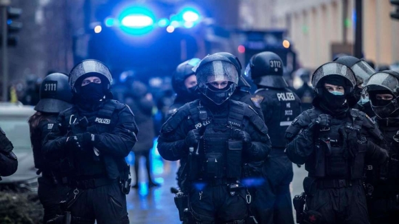 1 Duc Tien Hanh Dot Kich Quy Mo Lon Bat Giu Nhieu Doi Tuong Buon Nguoi