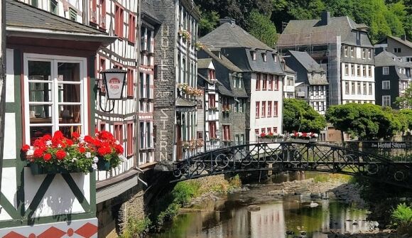 TOP 14 thị trấn với những ngôi nhà nửa gỗ xinh đẹp