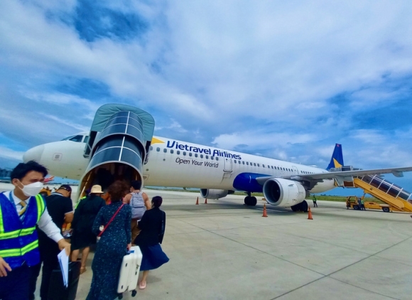 1 Gia Ve May Bay Cao Khien Du Khach Phia Bac Den Nha Trang Khanh Hoa Giam