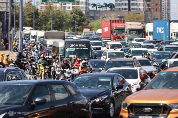 1 Cua Ngo Sai Gon Un Tac Ngay Dau Nghi Le