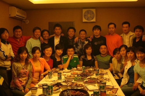 "Kiếp nạn" đi họp lớp cấp 3 dịp nghỉ lễ: Nhóm "đại gia" vào nhà hàng gọi món đắt tiền, đến khi nhận hoá đơn liền lộ bản chất!