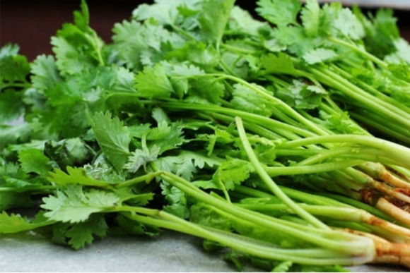 1 loại lá thơm bán nhiều ở chợ Việt: hạ đường huyết "nhạy như insulin", cực tốt cho tiêu hóa lại bổ não tăng trí nhớ