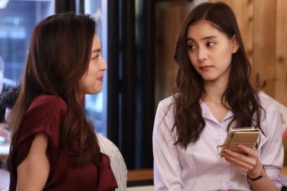 Em dâu chê bố mẹ tôi “quê mùa” nên không muốn ngồi xe đi du lịch cùng