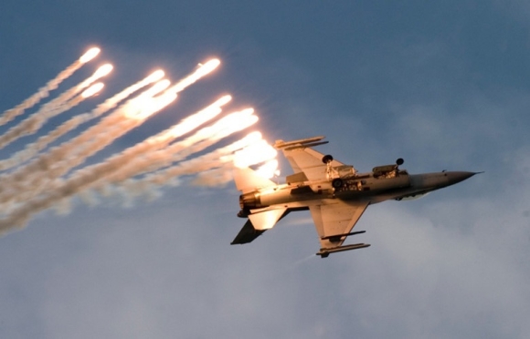 1 Phi Cong F 16 Ukraine Phong Ten Lua My Pha Muc Tieu Trong Mo Phong