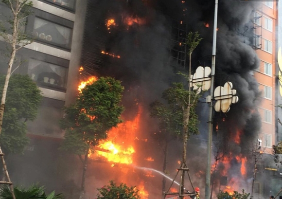 3 Cap Vo Chong Song Sot Than Ky Nho Tron O Noi Cam Ky Khi Co Chay Vi Sao Thoat Nan