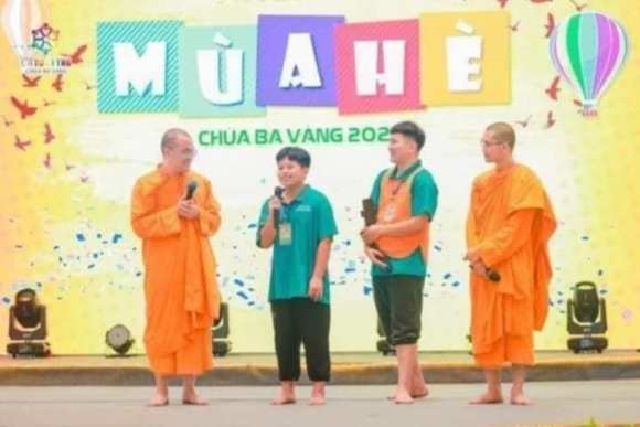 Thiếu môi trường giáo dục cho trẻ là tạo cơ hội cho đám thợ tu kiếm tiền