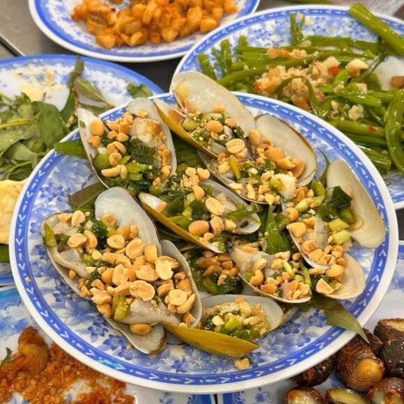 3 Khach Tay Thang Than Noi Ly Do Tai Sao Me Viet Nam Hon Thai Lan