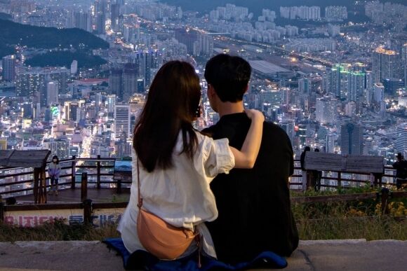 1 Quan O Han Quoc Tang Tien Cho Cac Cap Doi Hen Ho Ket Hon