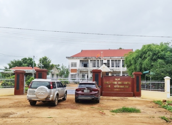 1 Chi Huy Truong Ban Chi Huy Quan Su Xa To Chuc Tiec Ma Tuy Tai Co Quan