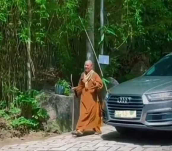 1 Tai Sao Su Phu Thich Chan Quang Thuong Chong Gay