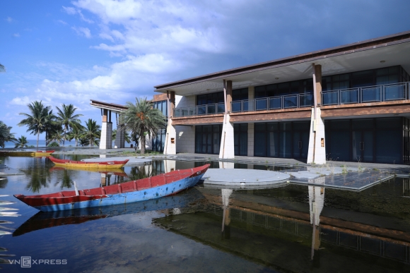 3 Hang Loat Resort O Vinh Lang Co Bo Hoang