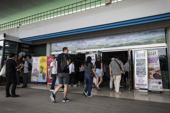 2 Nguoi Dan Han Quoc Do Xo Ve Song O Bien Gioi Han Trieu