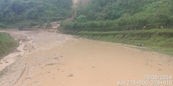 2 Mua Lu Sat Lo Gay Ach Tac Giao Thong Tren Nhieu Tuyen Duong Huyet Mach O Dien Bien