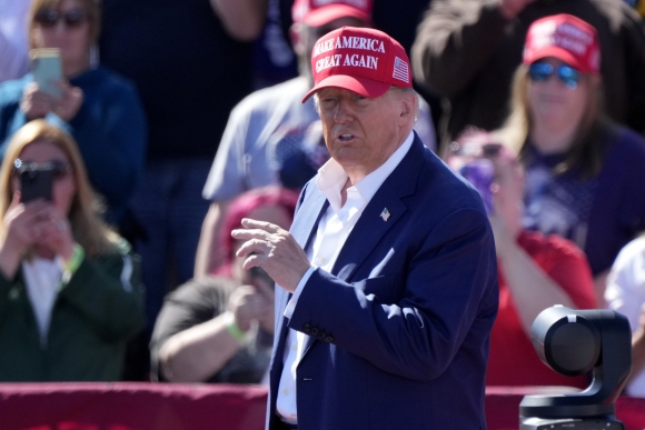 1 Ong Trump Doa Bo Tu Nguoi Gian Lan Bau Cu