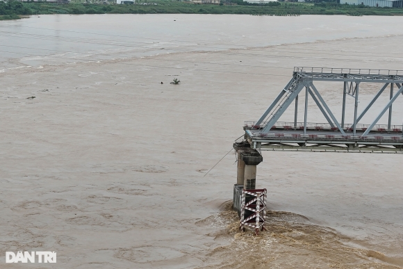 4 Khoanh Khac Kinh Hoang Sap Cau Phong Chau O Phu Tho Sau Bao So 3 Yagi