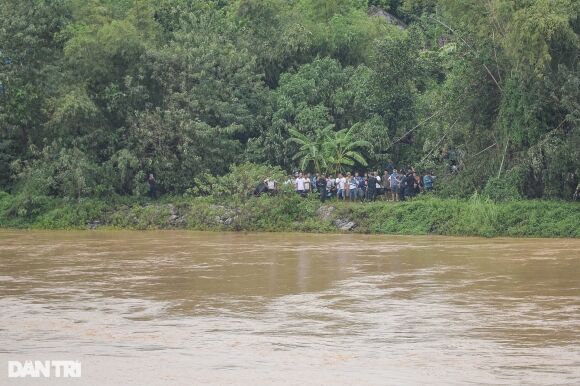 8 Khoanh Khac Kinh Hoang Sap Cau Phong Chau O Phu Tho Sau Bao So 3 Yagi