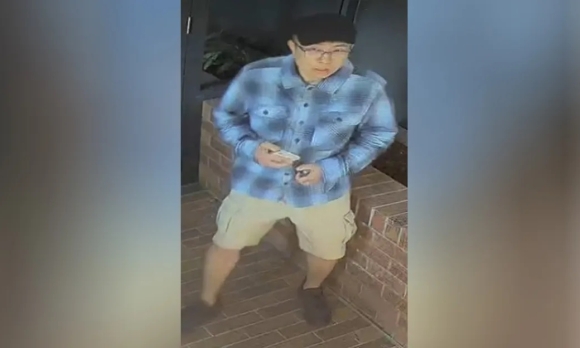 2 Nguoi Dan Ong Bi Truy Na Quoc Te Vi Hat Ca Phe Nong Vao Tre Nho