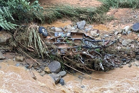 3 Tim Thay 21 Thi The Quanh Vi Tri Xe Khach 29 Cho Bi Lu Cuon Troi