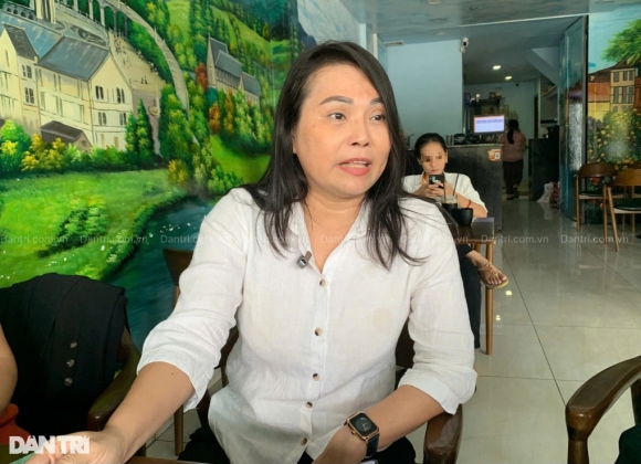 1 Co Giao Xin Tien Mua May Tinh Noi Gi Khi Mang Phu Huynh Dau Duong Xo Cho