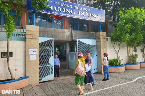 2 Co Giao Xin Tien Mua May Tinh Noi Gi Khi Mang Phu Huynh Dau Duong Xo Cho