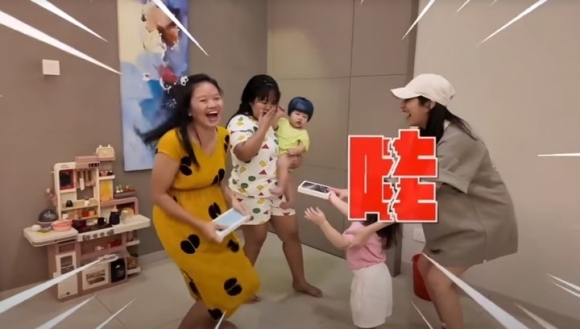 3 Cap Vo Chong Tang Iphone 16 Va Iphone 16 Pro Max Cho 2 Nguoi Giup Viec