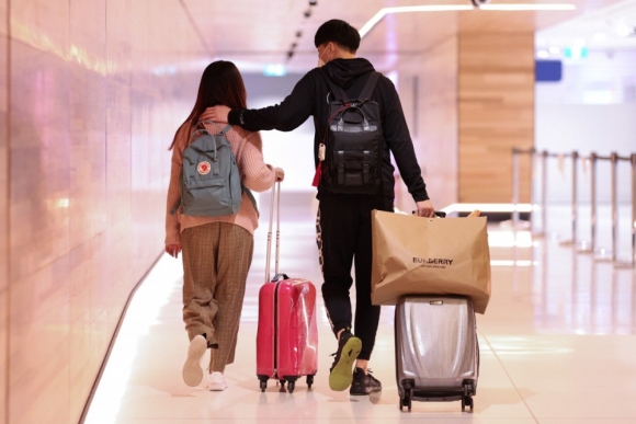 1 Nhieu Gia Dinh Cho Con Di Du Hoc Som Chuyen Gia Ke Co Nhung Em Tham Chi Ra San Bay Con Khong Biet Trong Hanh Ly Co Gi