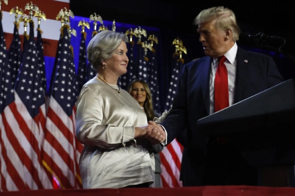 1 Nguoi Phu Nu Duoc Ong Trump Chon Lam Chanh Van Phong Nha Trang La Ai