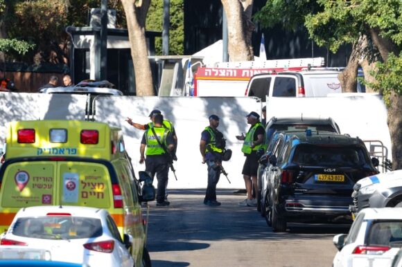 1 Nha Rieng Thu Tuong Israel Bi Trung Phao Sang