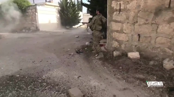 2 Phien Quan Bat Ngo Tan Cong Du Doi Chiem Kho Vu Khi Cua Quan Doi Syria