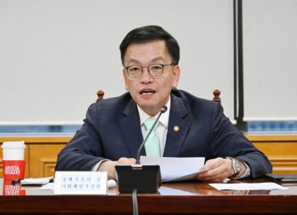 1 Loat Bo Truong Han Quoc Muon Tu Chuc