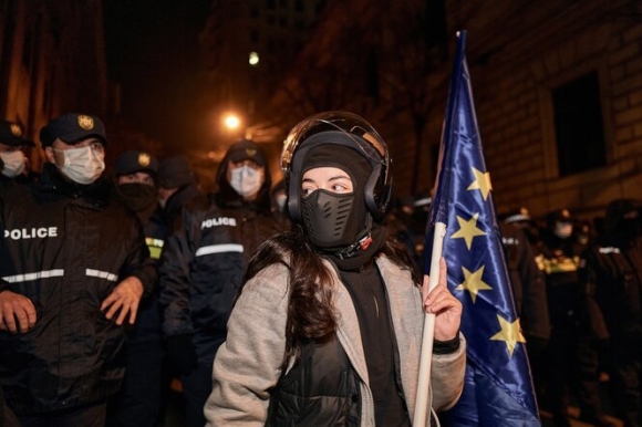 1 Nguoi Dan Georgia Bieu Tinh Manh Me Doi Thoat Khoi Tam Anh Huong Cua Nga