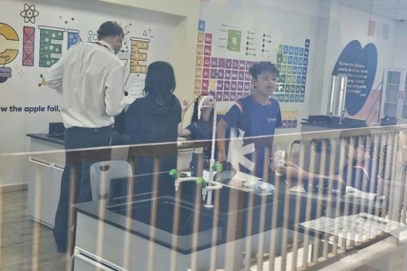 1 Sai Pham Chua Cap Phep Hoat Dong Da Tuyen Sinh O Quan 10 Hoc Sinh Chi Vao Tham Quan