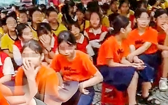 1 Hoc Sinh Phai Coi Ao Am Giua Troi Lanh Truong Giai Trinh Gi