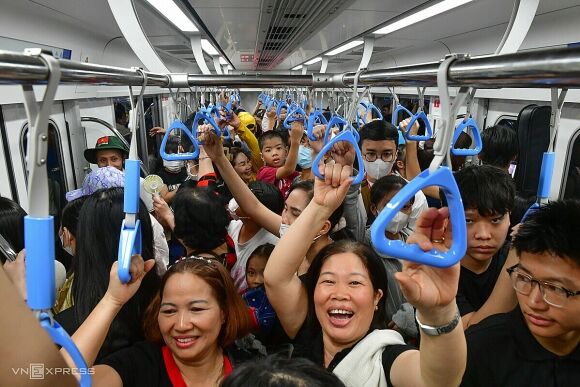 1 Toi Bat Ngo Vi Metro Ben Thanh   Suoi Tien Van Minh Nhu Singapore