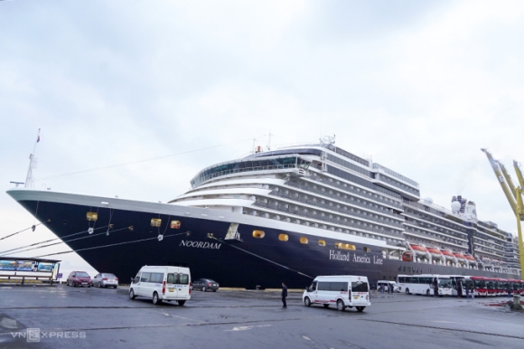 2 Hang Nghin Du Khach Quoc Te Xong Dat Viet Nam Ngay Dau Nam