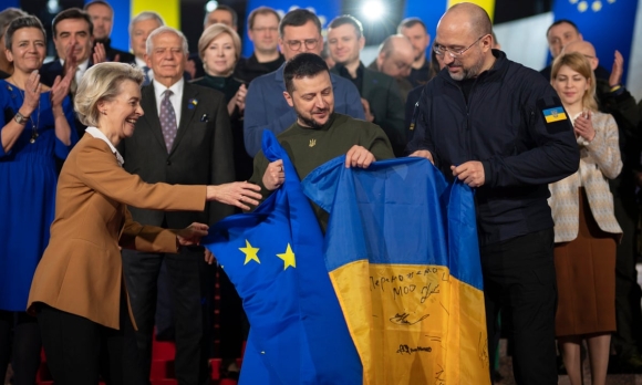 1 Eu Noi Voi My Se Khong Bo Roi Ukraine
