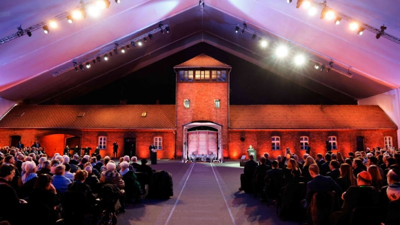 1 80 Nam Giai Phong Auschwitz The Gioi Tuong Niem Nan Nhan Va Canh Bao Nguy Co Bai Do Thai