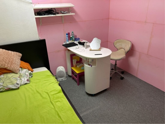 2 Cuoc Truy Quet Quy Mo Lon Lao Dong Chui Tai Nhieu Tiem Lam Mong O Duc