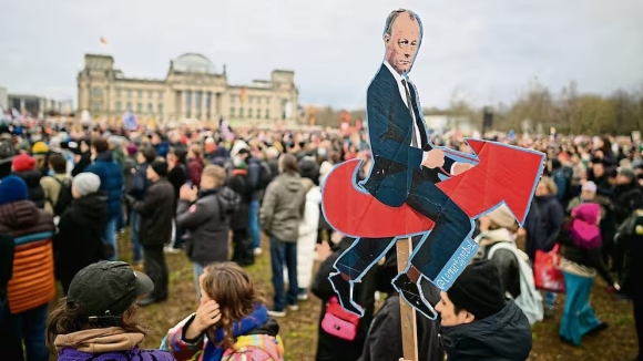 3 Duc Bieu Tinh Phan Doi Cducsu Pha Bo Buc Tuong Lua Cuc Doan