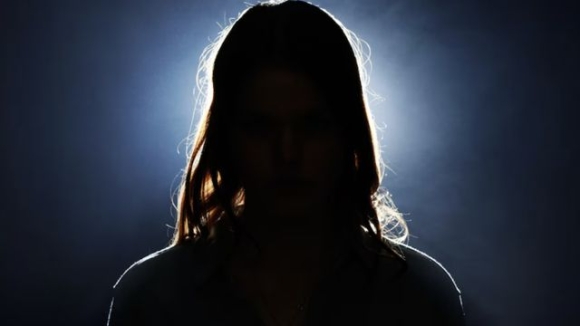 1 Duc Bao Ve Nu Buon Ban Vu Khi Tron Chay Tu Viet Nam Co Da Tiet Lo Cac Thoa Thuan Bi Mat